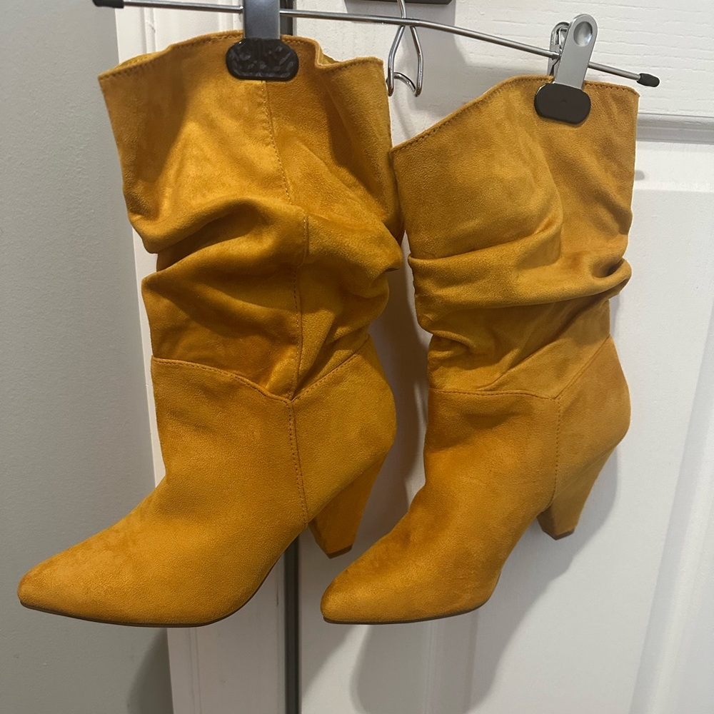 NWOT Must have boots trending style!!